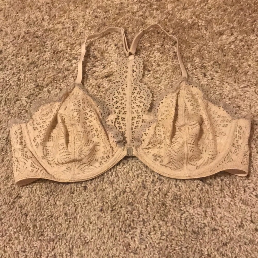 NWOT front close lace bra